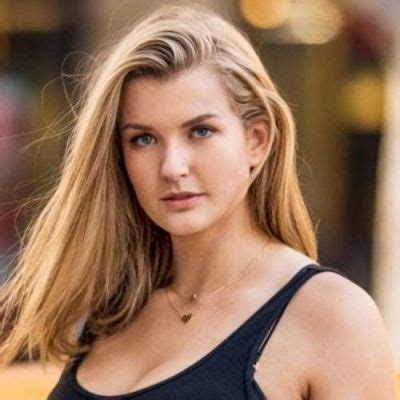 mia melano body|Mia Melano Bio, Wiki, Age, Net Worth, Height,。